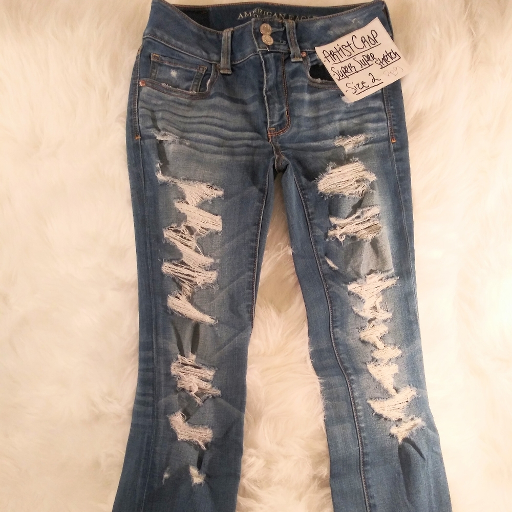 American Eagle Distressed Cropped Jeans Size 2